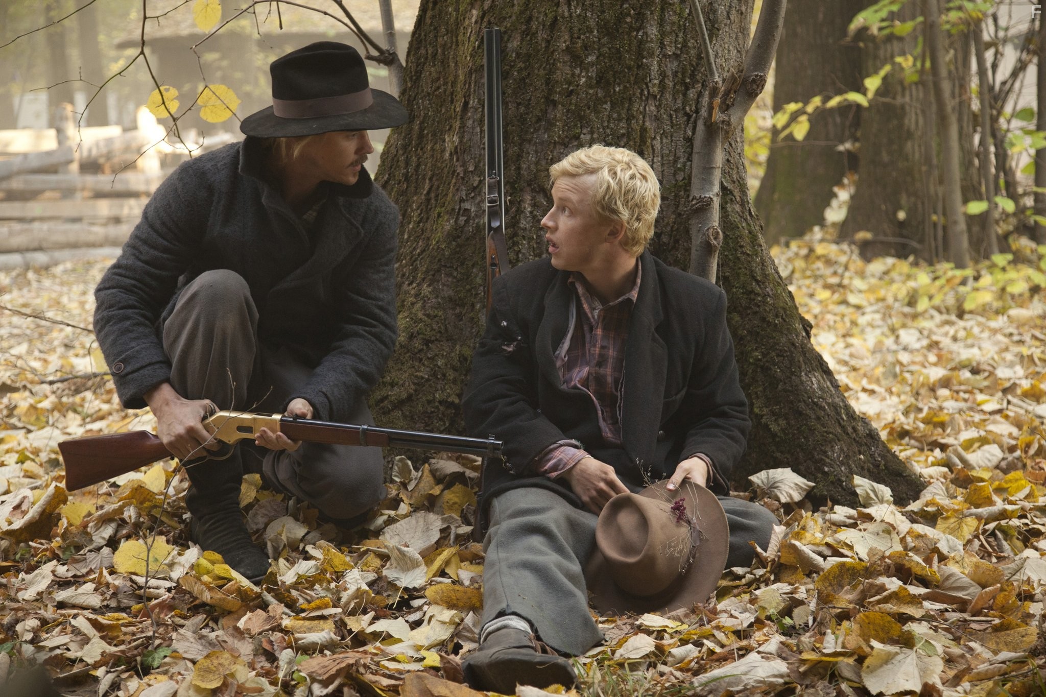 Noel Fisher and Boyd Holbrook in Хэтфилды и МакКои (2012)