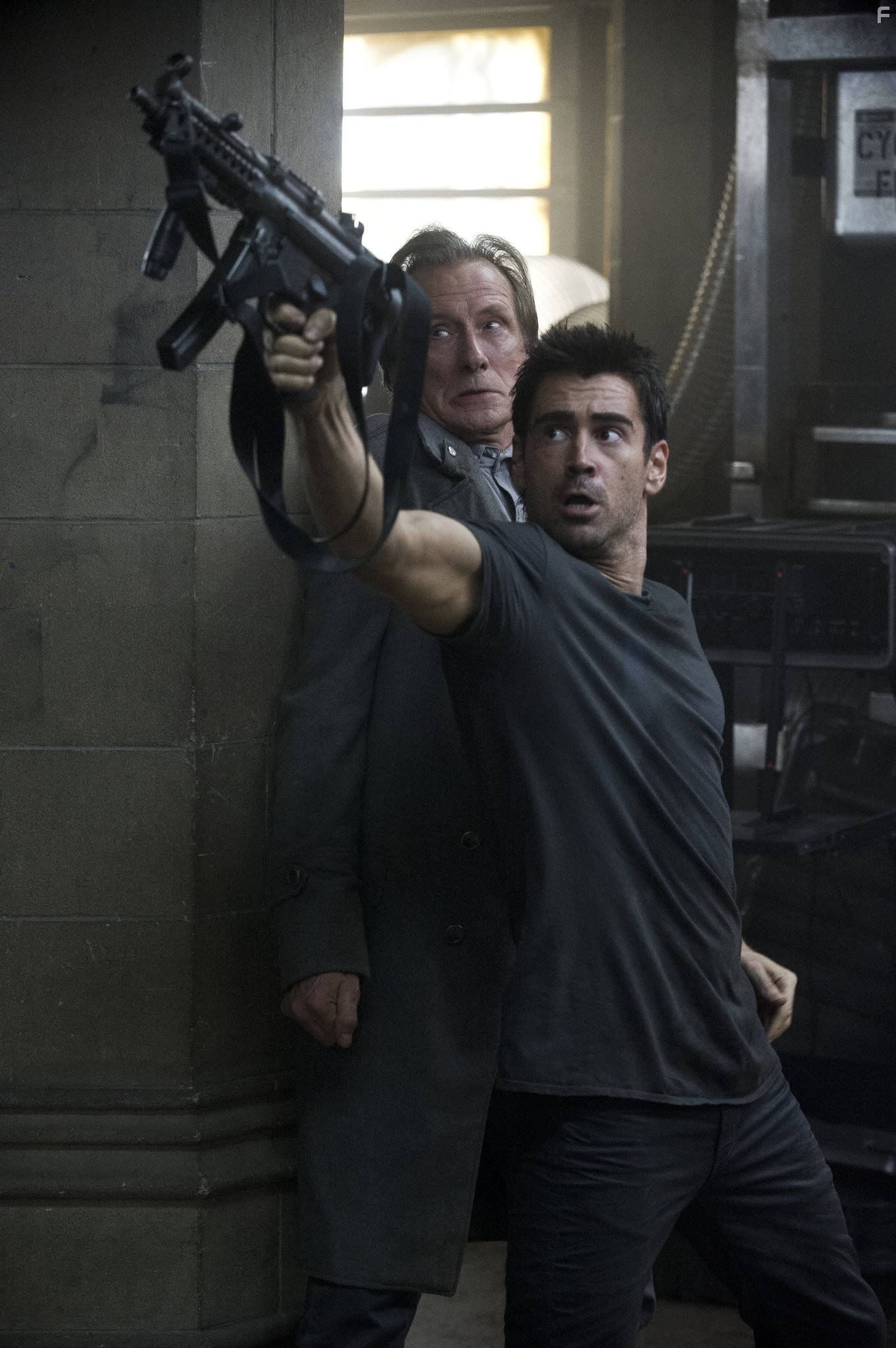 Colin Farrell and Bill Nighy in Вспомнить всё (2012)