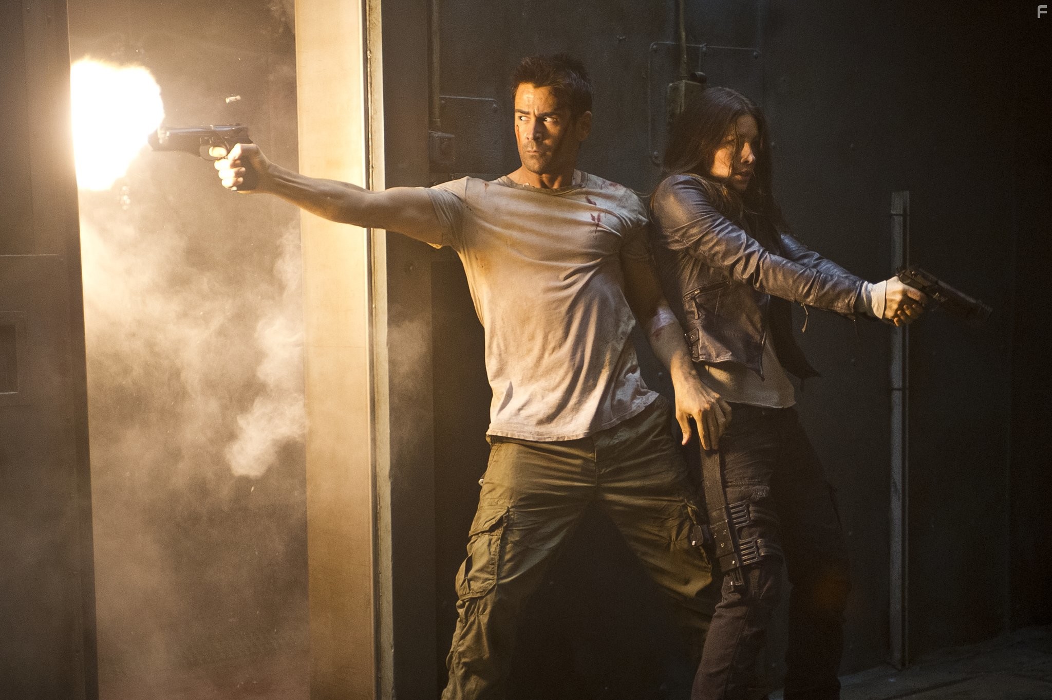 Jessica Biel and Colin Farrell in Вспомнить всё (2012)