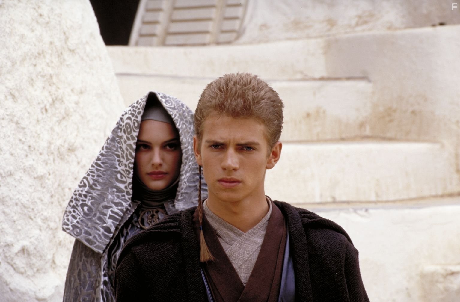 Natalie Portman and Hayden Christensen in Звёздные войны. Эпизод 2: Атака клонов (2002)