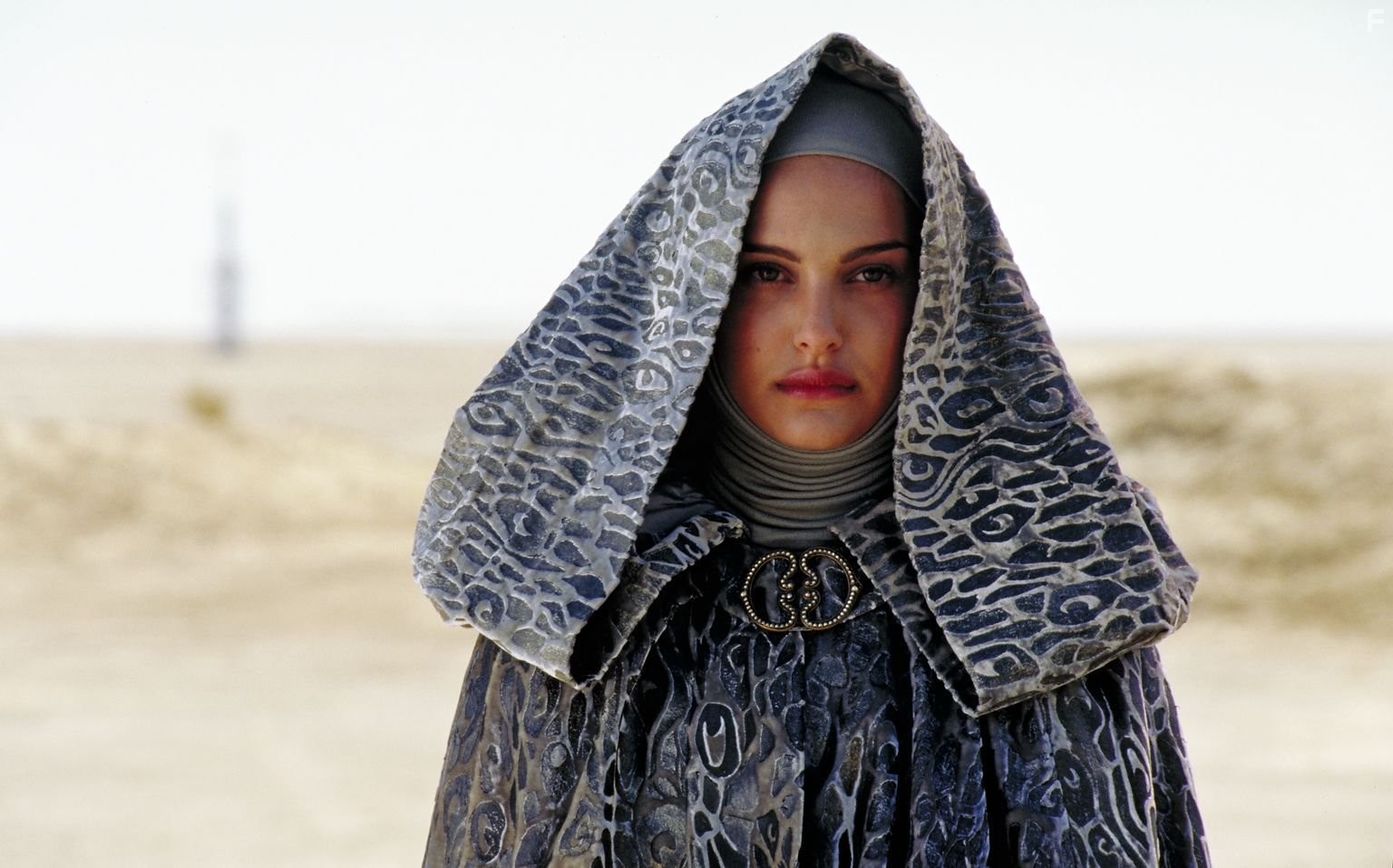 Natalie Portman in Звёздные войны. Эпизод 2: Атака клонов (2002)