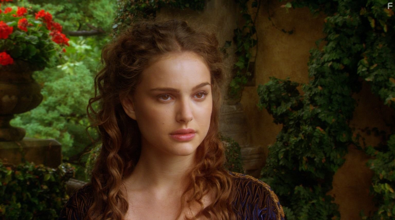 Natalie Portman in Звёздные войны. Эпизод 2: Атака клонов (2002)