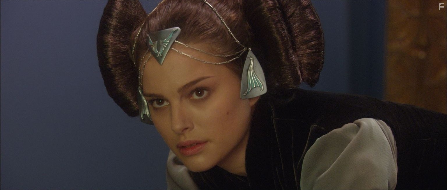 Natalie Portman in Звёздные войны. Эпизод 2: Атака клонов (2002)