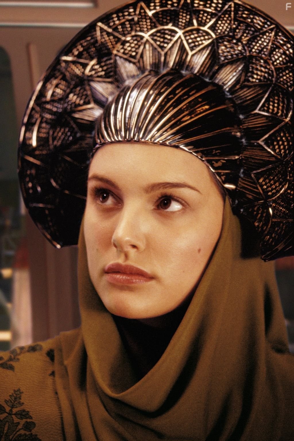 Natalie Portman in Звёздные войны. Эпизод 2: Атака клонов (2002)