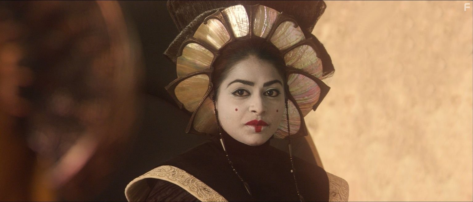 Ayesha Dharker in Звёздные войны. Эпизод 2: Атака клонов (2002)