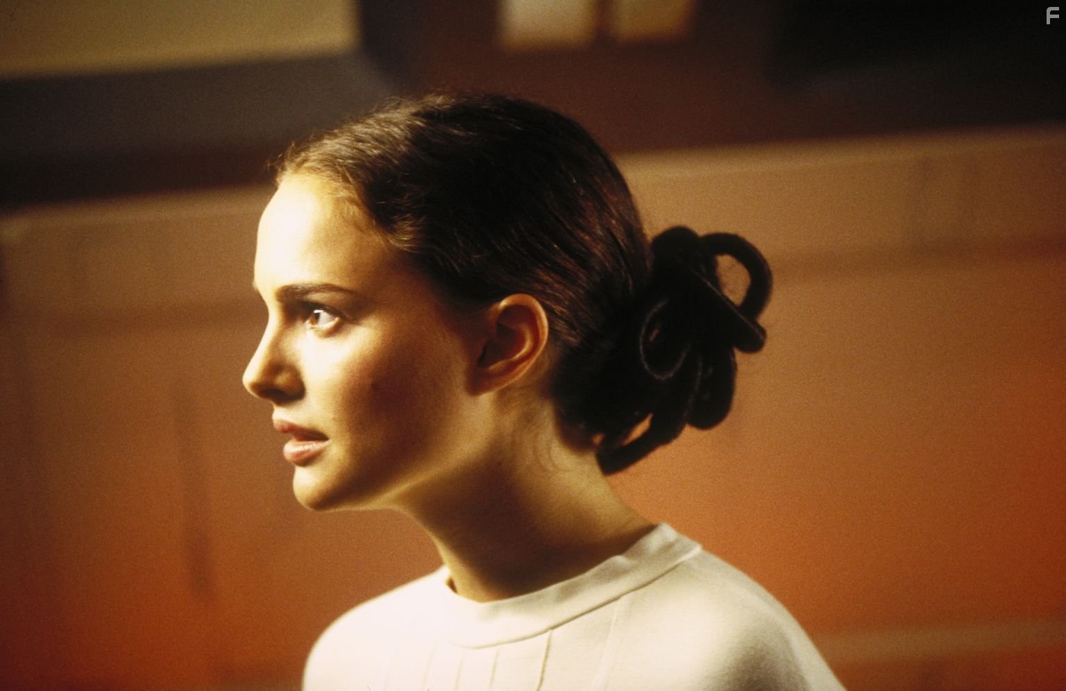 Natalie Portman in Звёздные войны. Эпизод 2: Атака клонов (2002)