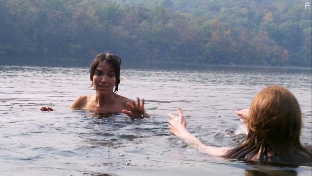 Mariclare Costello and Zohra Lampert in Напугать Джессику до смерти (1971)