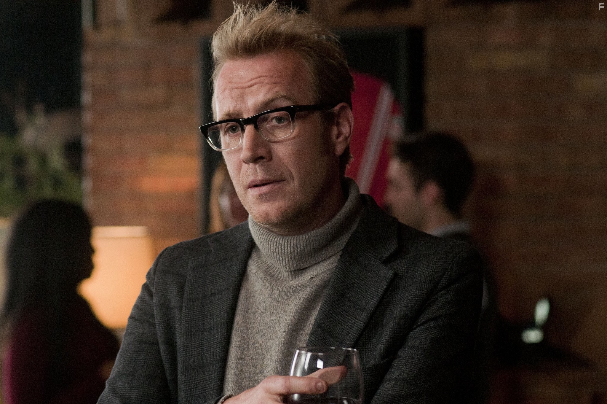 Rhys Ifans in Немножко женаты (2012)