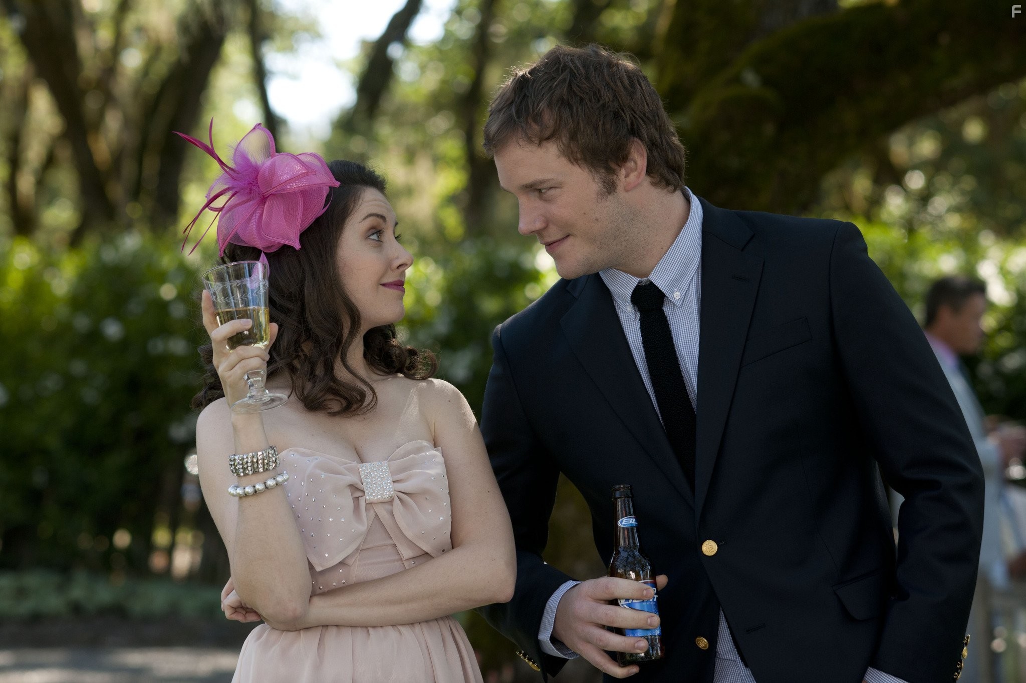 Chris Pratt and Alison Brie in Немножко женаты (2012)
