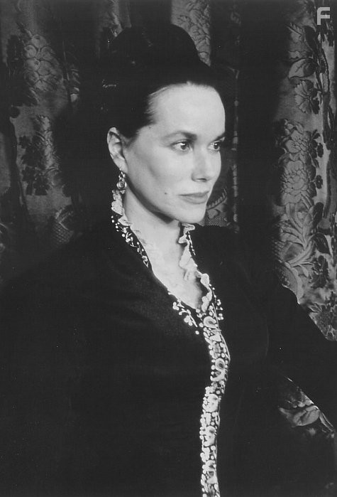 Barbara Hershey in Портрет леди (1996)