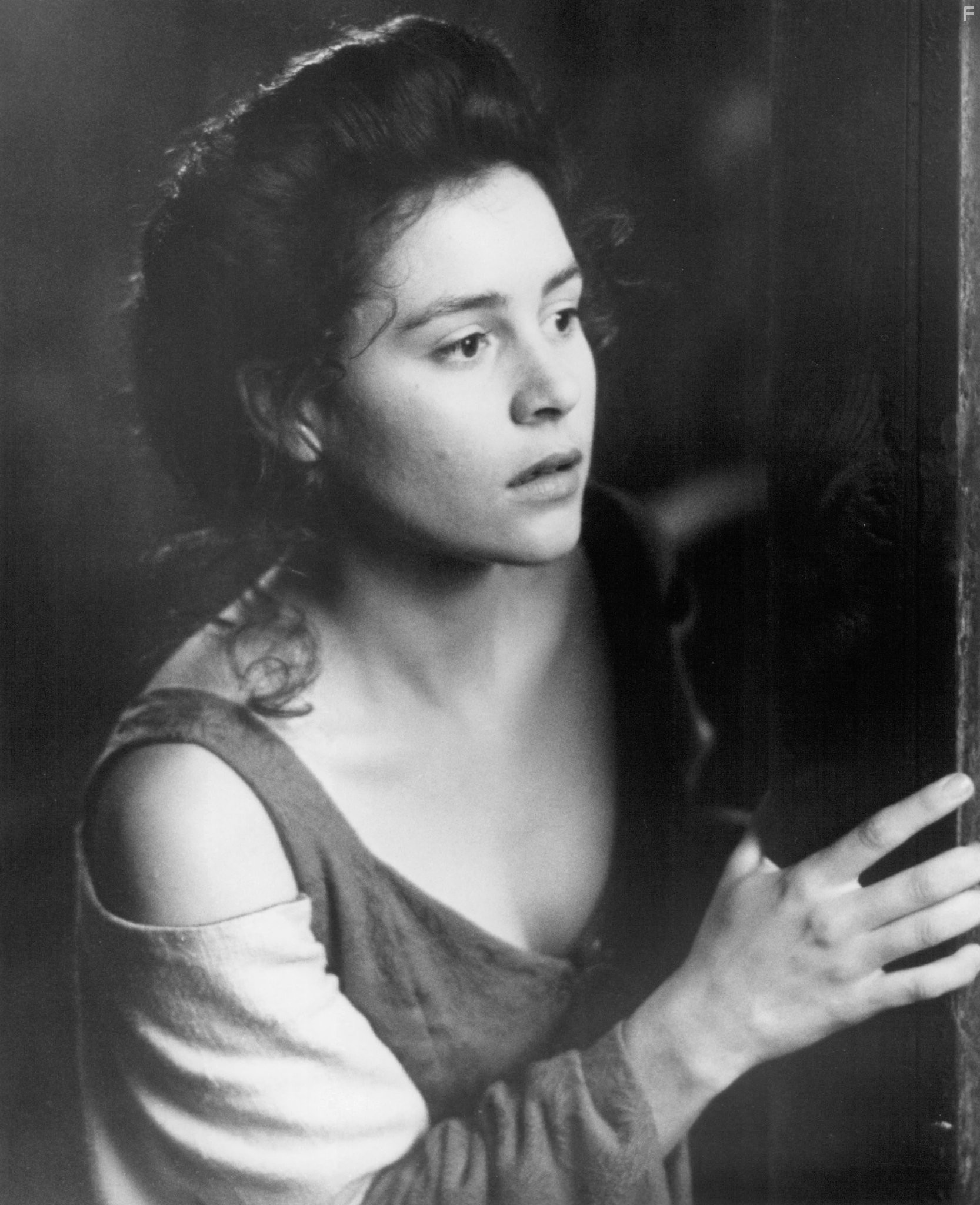 Embeth Davidtz in Армия тьмы (1992)