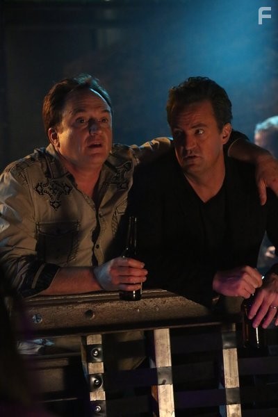 Matthew Perry and Bradley Whitford in На старт! (2012)
