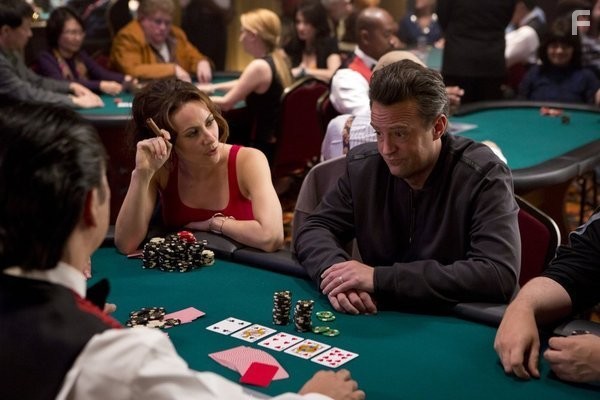 Matthew Perry and Laura Benanti in На старт! (2012)