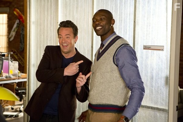 Matthew Perry and Terrell Owens in На старт! (2012)