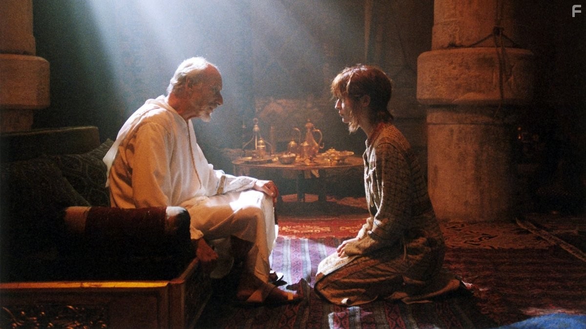 Vernon Dobtcheff and Arly Jover in Империя волков (2005)