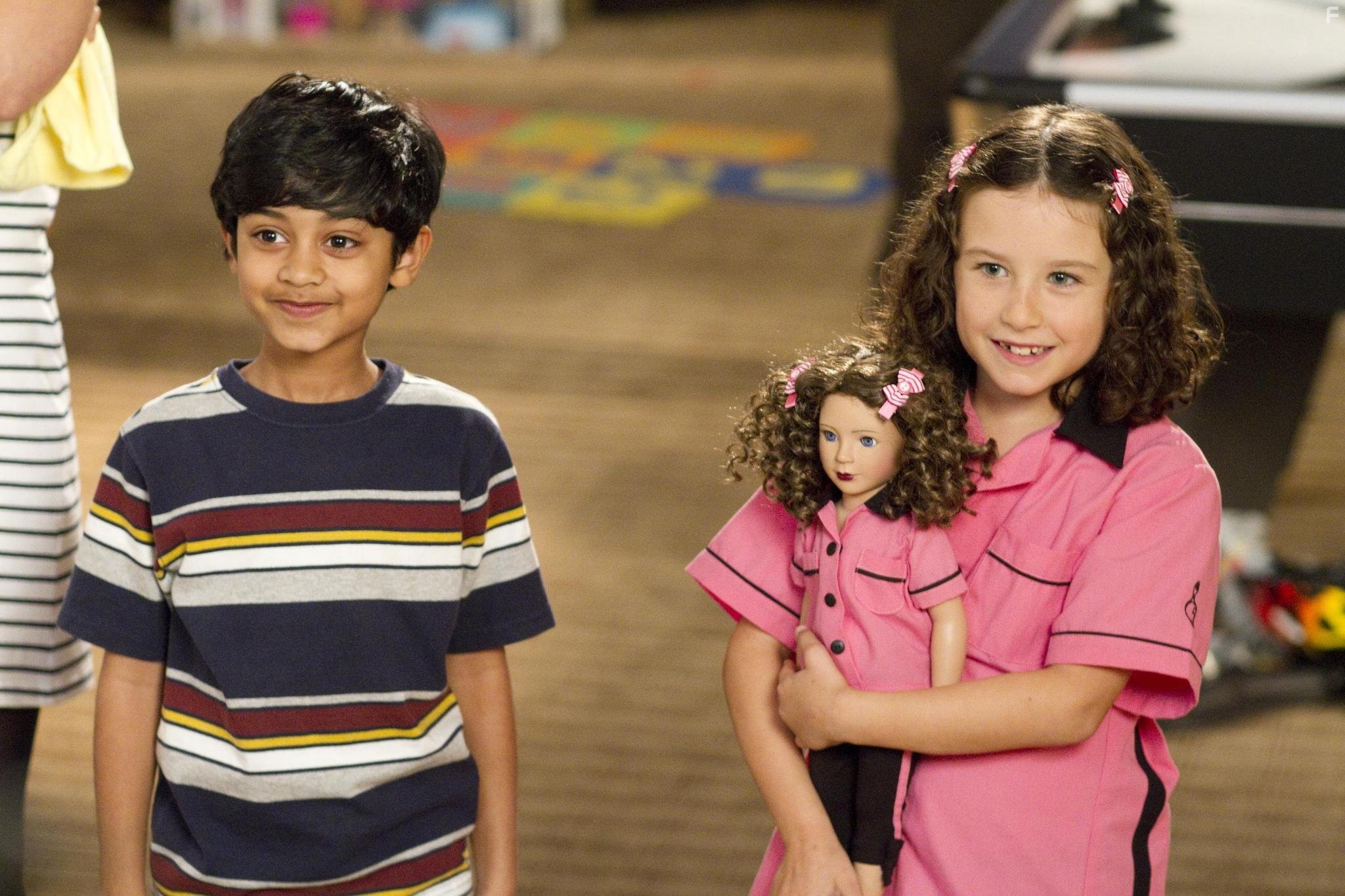Rohan Chand and Elodie Tougne in Такие разные близнецы (2011)