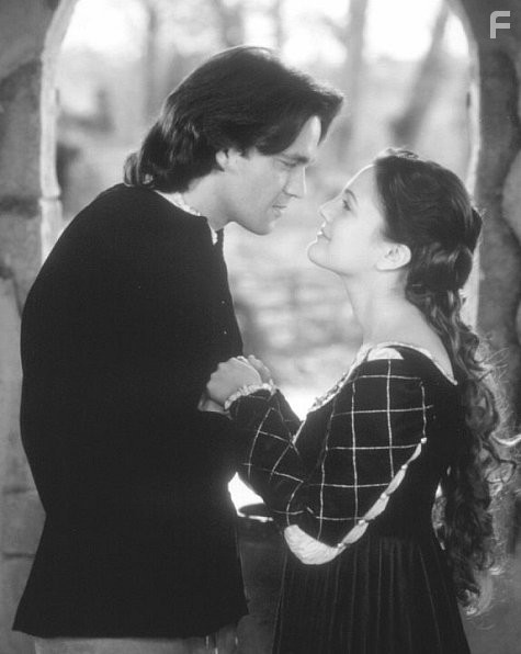 Drew Barrymore and Dougray Scott in История вечной любви (1998)
