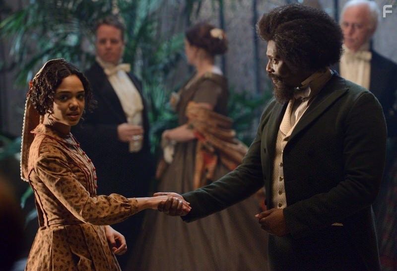 Eamonn Walker and Tessa Thompson in Легавый (2012)