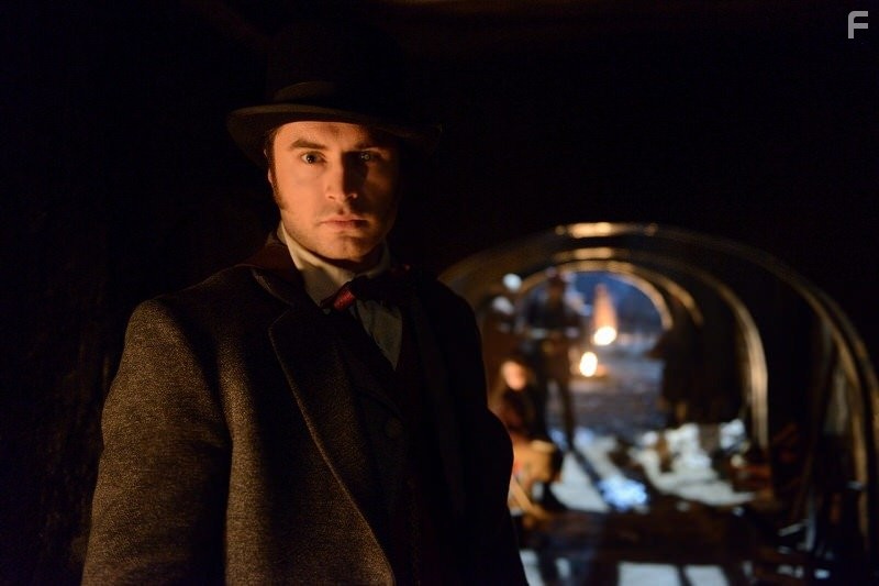 Francis Maguire and Kevin Ryan in Легавый (2012)