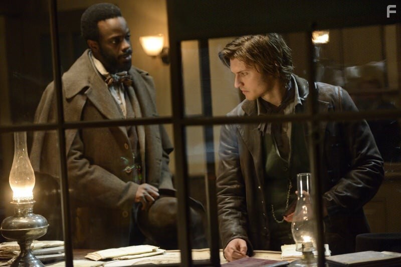 Ato Essandoh and Tom Weston-Jones in Легавый (2012)