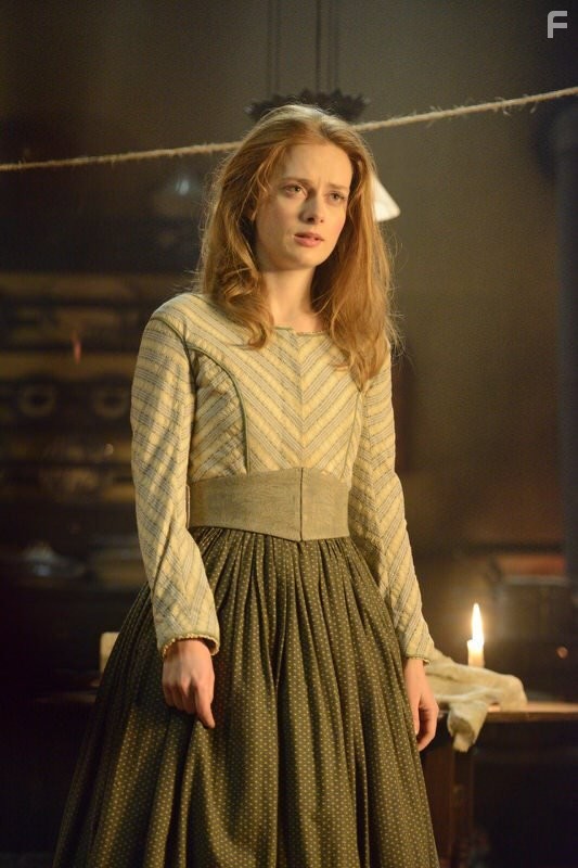 Alex Paxton-Beesley in Легавый (2012)