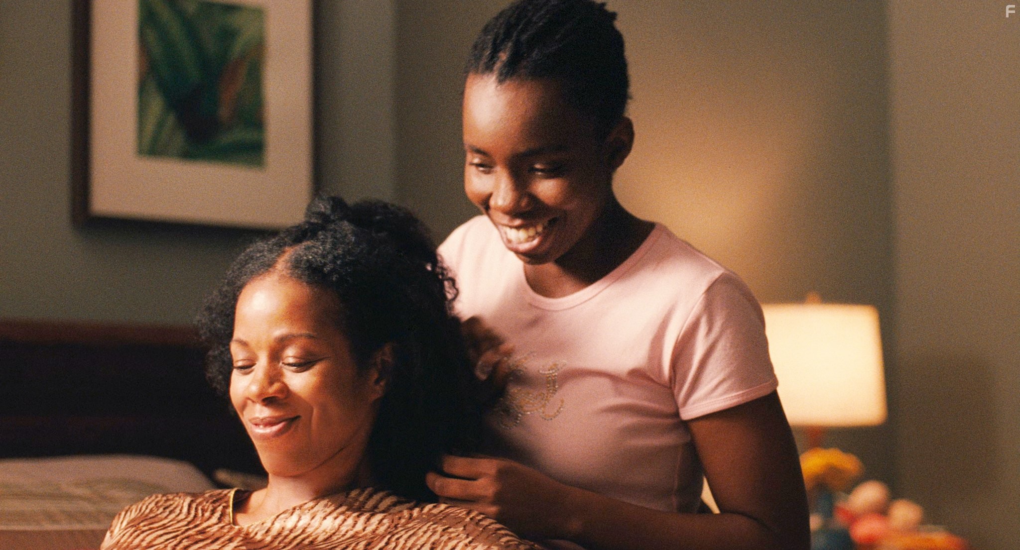 Kim Wayans and Adepero Oduye in Отверженная (2011)