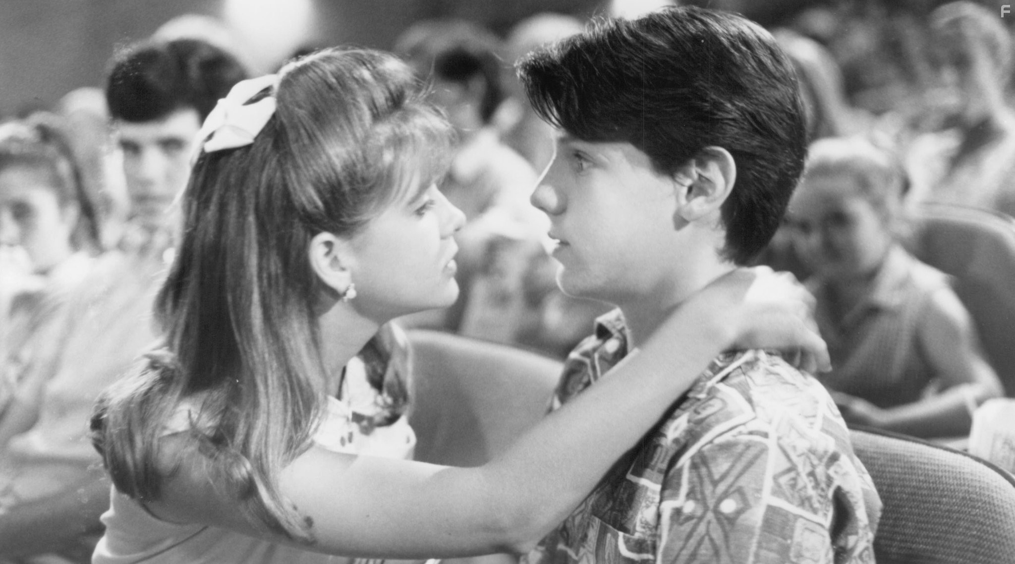 Kellie Martin and Omri Katz in Дневной сеанс (1993)