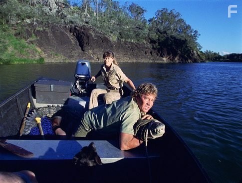 Steve Irwin and Terri Irwin in Охотник на крокодилов: Схватка (2002)