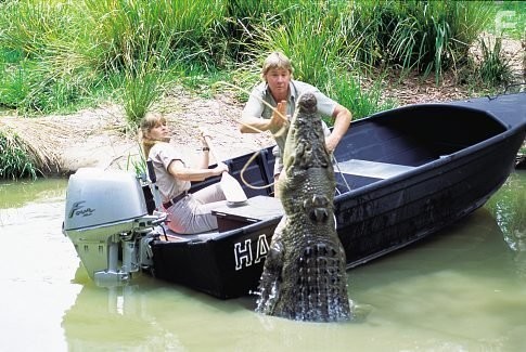 Steve Irwin and Terri Irwin in Охотник на крокодилов: Схватка (2002)