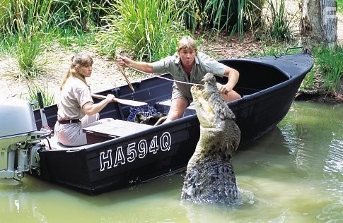 Steve Irwin and Terri Irwin in Охотник на крокодилов: Схватка (2002)