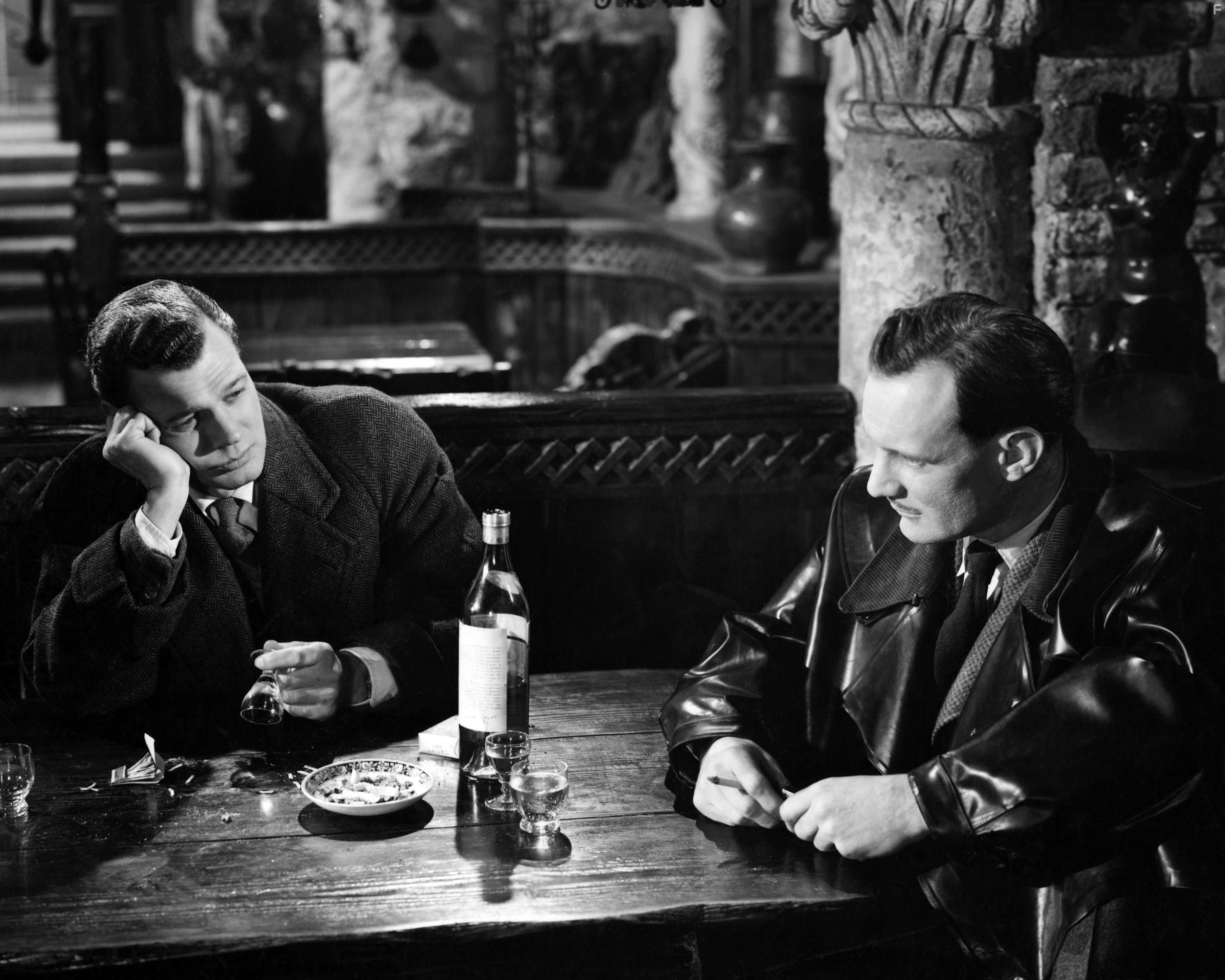 Joseph Cotten and Trevor Howard in Третий человек (1949)