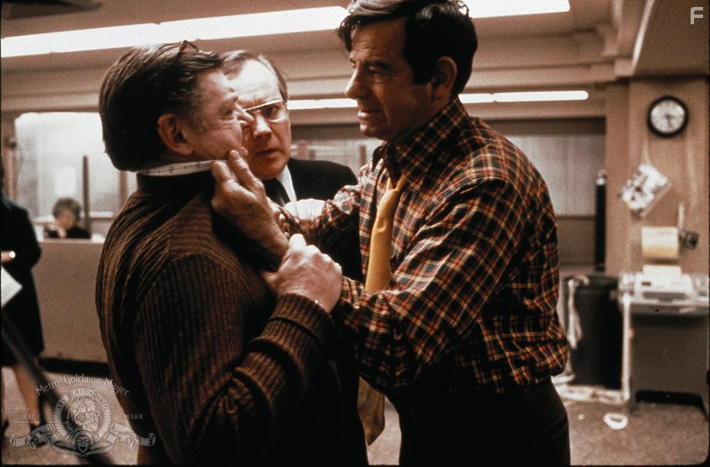 Walter Matthau, Dick O'Neill, and Robert Weil in Захват поезда Пелэм 1-2-3 (1974)
