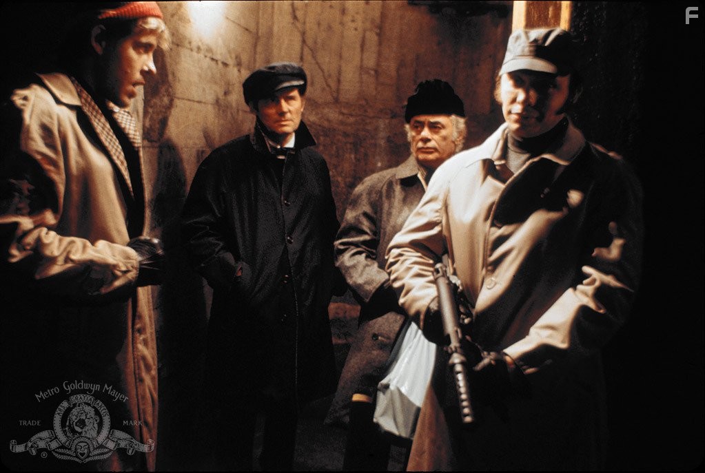 Martin Balsam, Hector Elizondo, Robert Shaw, and Earl Hindman in Захват поезда Пелэм 1-2-3 (1974)