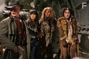 Alan Cumming, Zooey Deschanel, Neal McDonough, and Raoul Max Trujillo in Заколдованное королевство (2007)