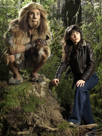 Zooey Deschanel and Raoul Max Trujillo in Заколдованное королевство (2007)