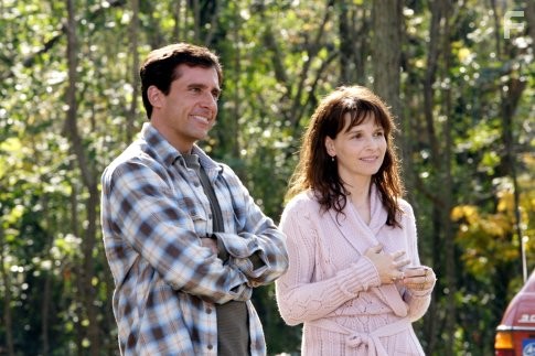 Juliette Binoche and Steve Carell in Влюбиться в невесту брата (2007)