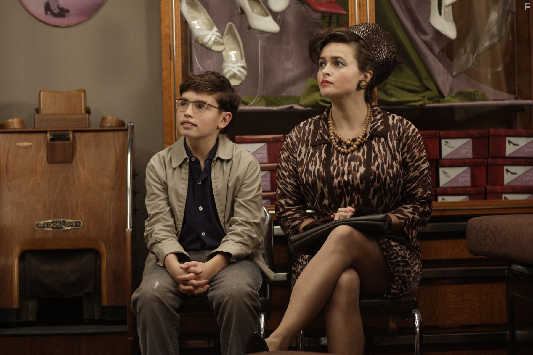 Helena Bonham Carter and Gregg Sulkin in Чемпионат '66 года (2006)