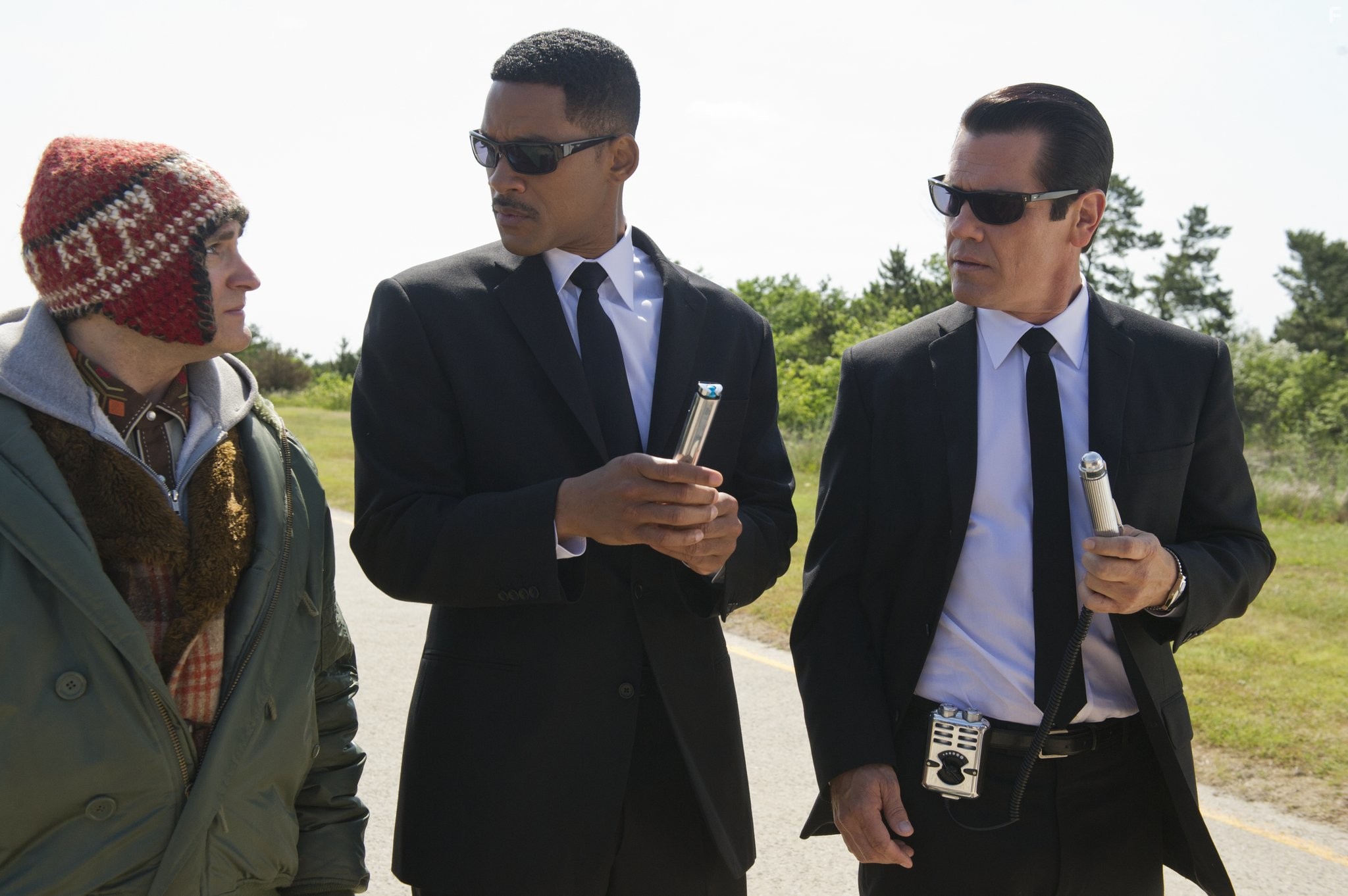 Will Smith, Josh Brolin, and Michael Stuhlbarg in Люди в черном 3 (2012)