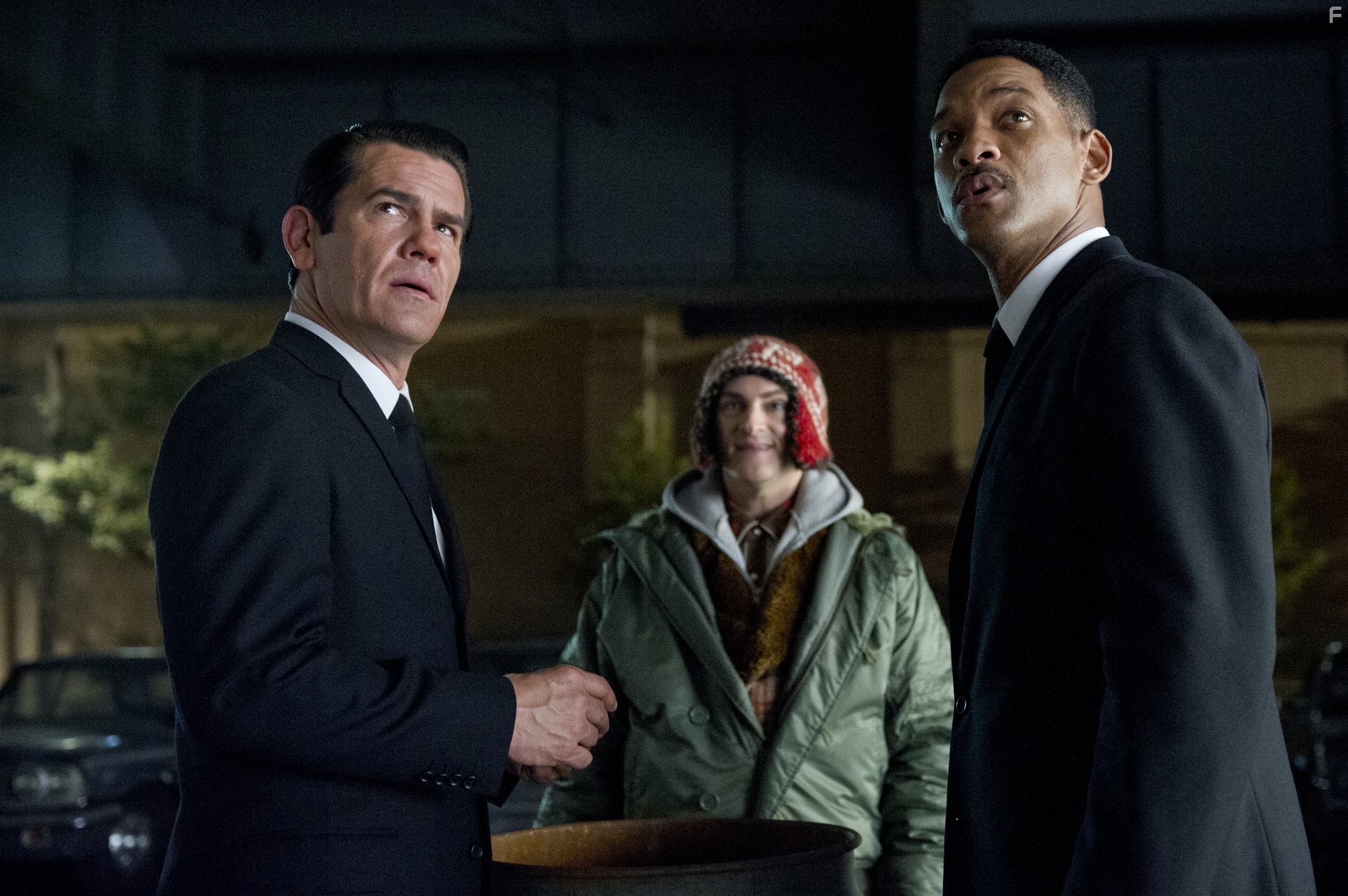 Will Smith, Josh Brolin, and Michael Stuhlbarg in Люди в черном 3 (2012)
