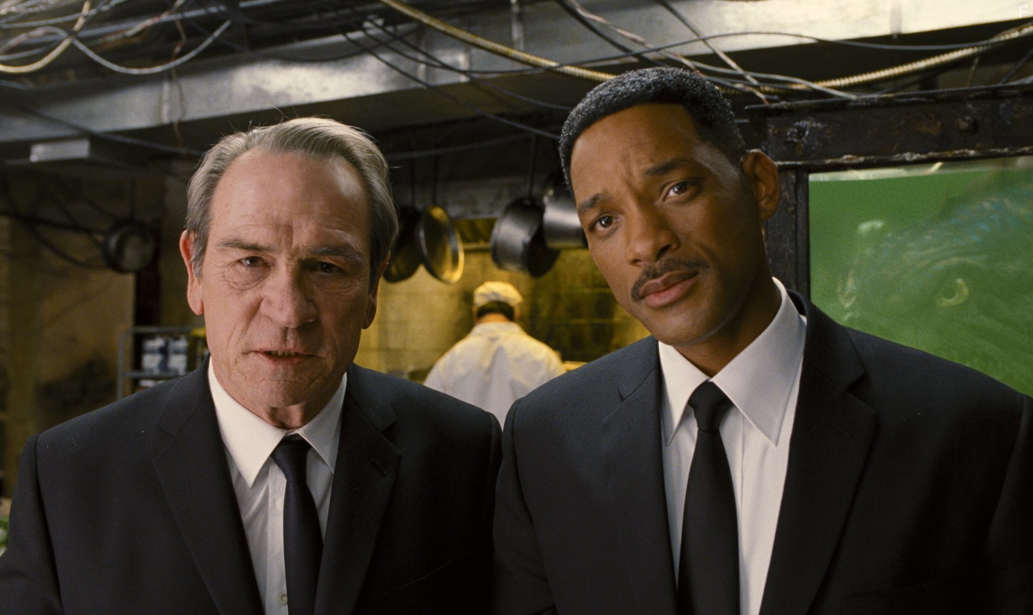Tommy Lee Jones and Will Smith in Люди в черном 3 (2012)