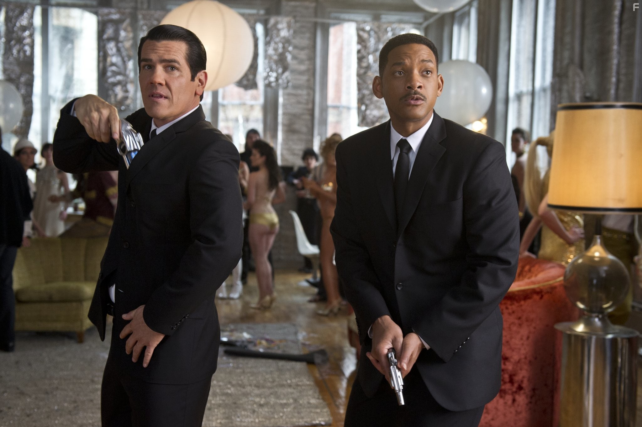 Will Smith and Josh Brolin in Люди в черном 3 (2012)