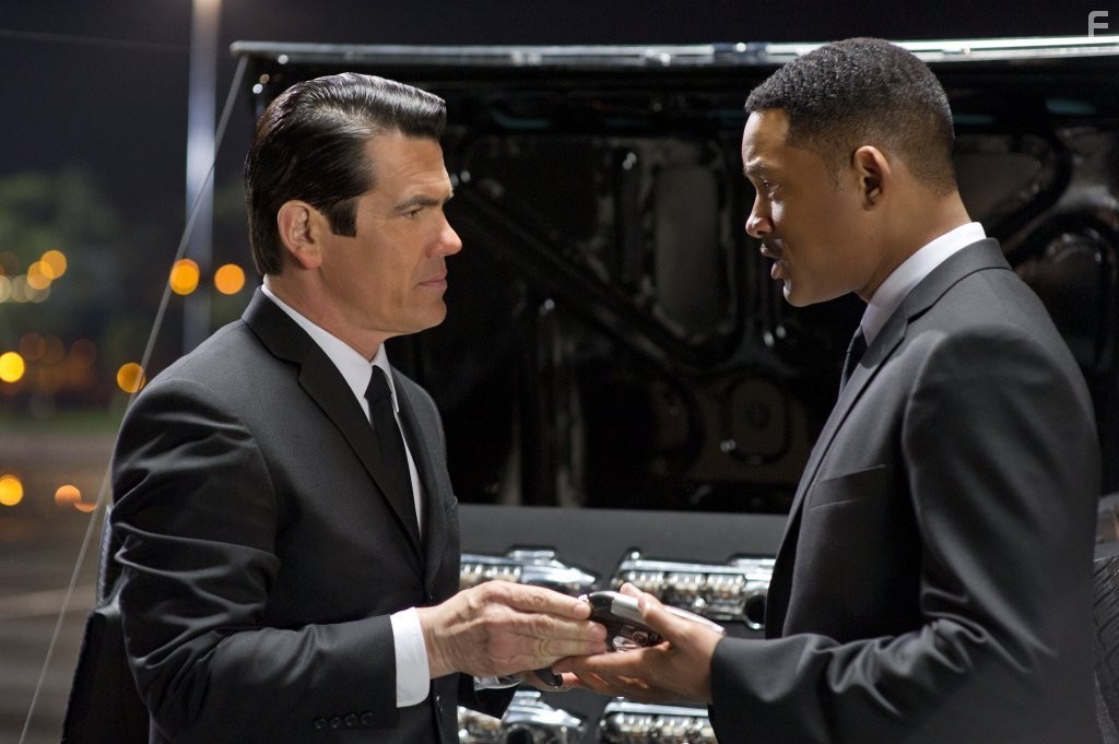 Will Smith and Josh Brolin in Люди в черном 3 (2012)