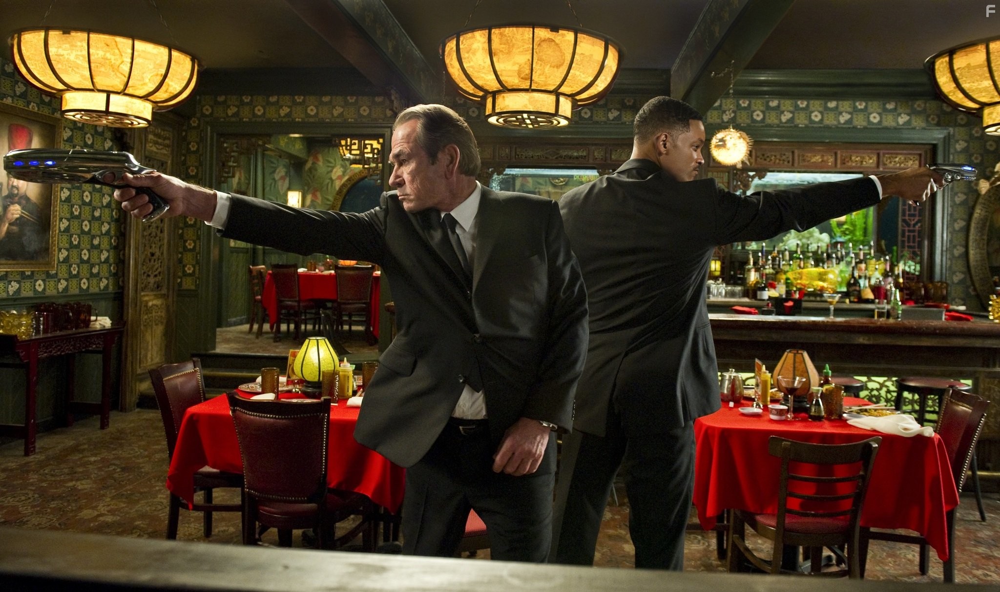 Tommy Lee Jones and Will Smith in Люди в черном 3 (2012)