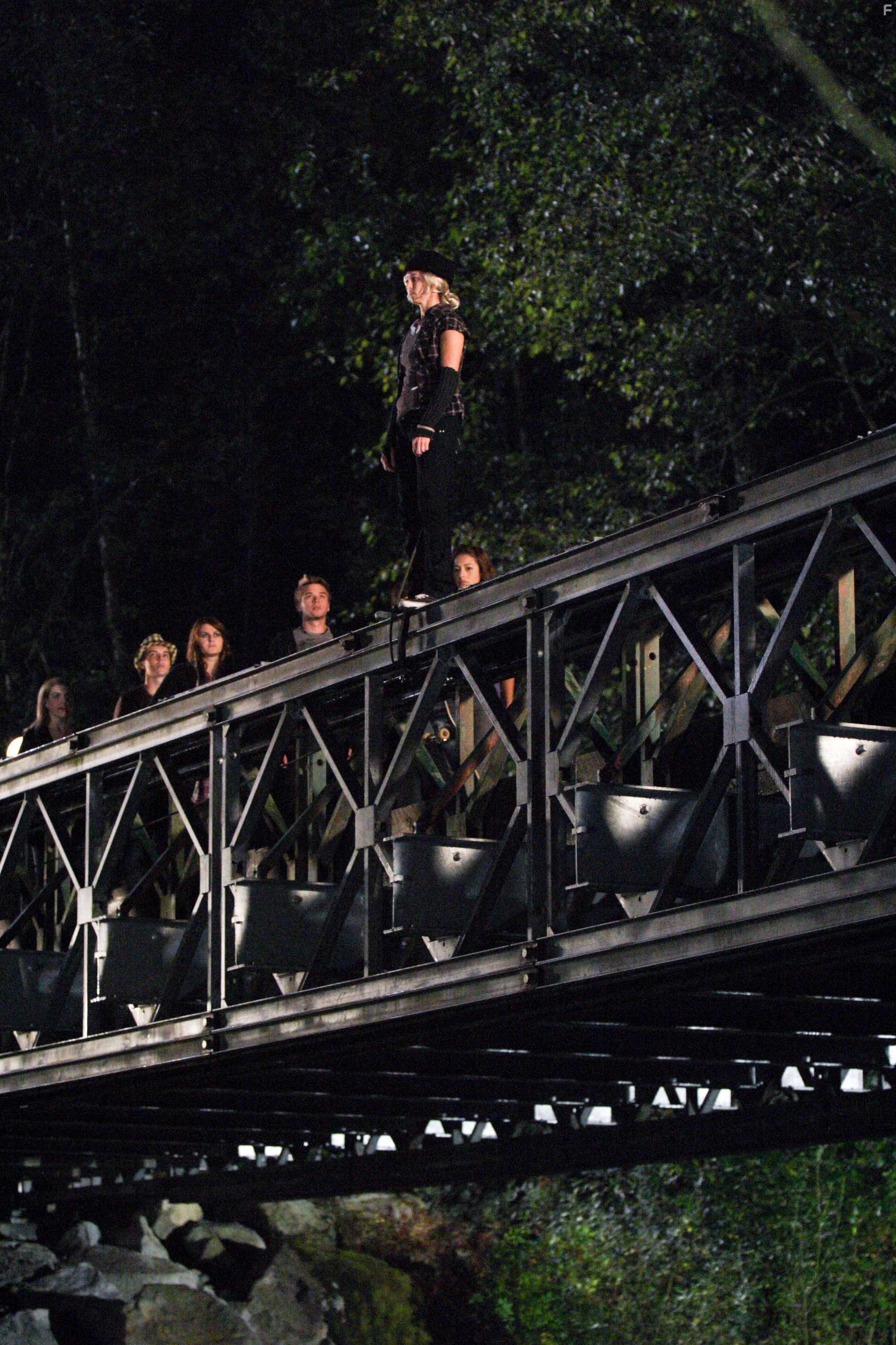 Jeffrey Ballard, Scout Taylor-Compton, and Britt Robertson in Смелые игры (2010)