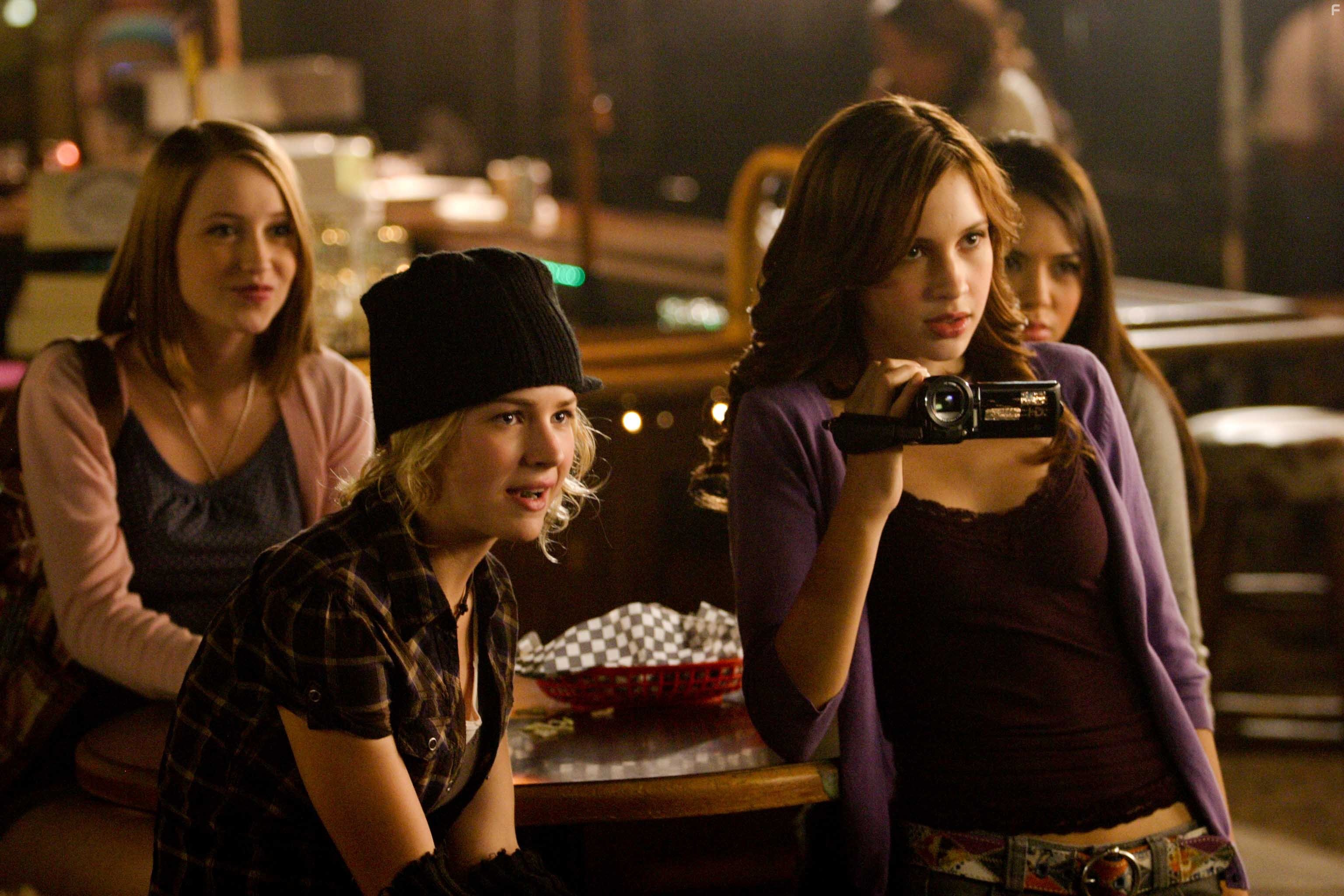 Britt Robertson and Alexia Fast in Смелые игры (2010)