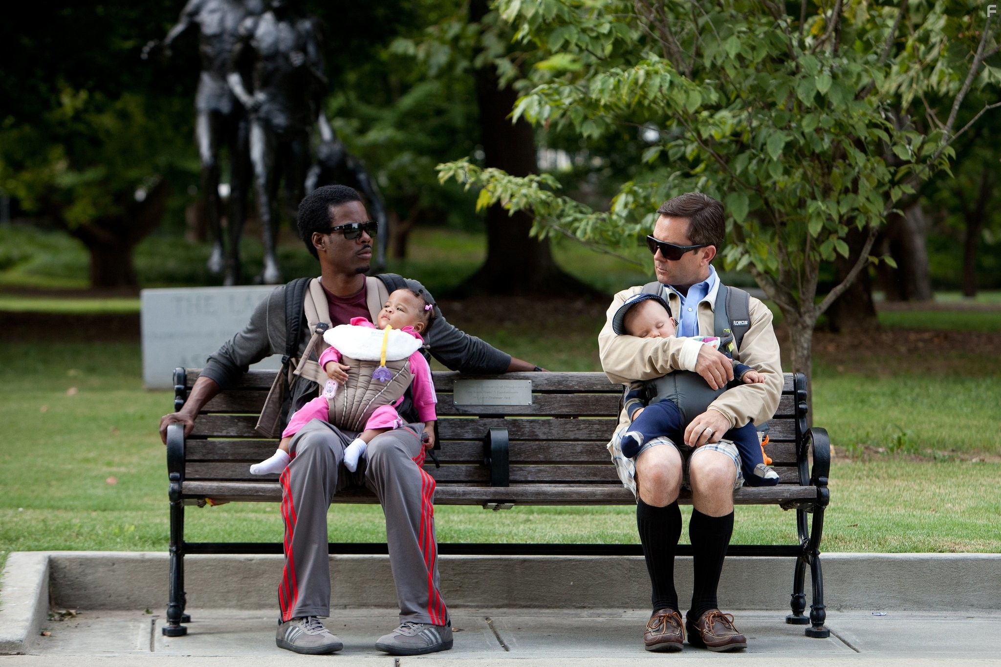 Chris Rock and Thomas Lennon in Чего ждать, кoгда ждёшь ребёнка (2012)