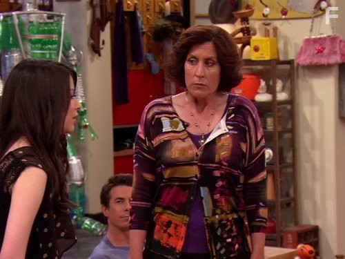 Mary Scheer, Jerry Trainor, and Miranda Cosgrove in АйКарли (2007)