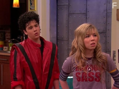 Nathan Kress and Jennette McCurdy in АйКарли (2007)