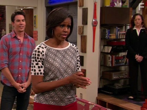 Jerry Trainor and Michelle Obama in АйКарли (2007)
