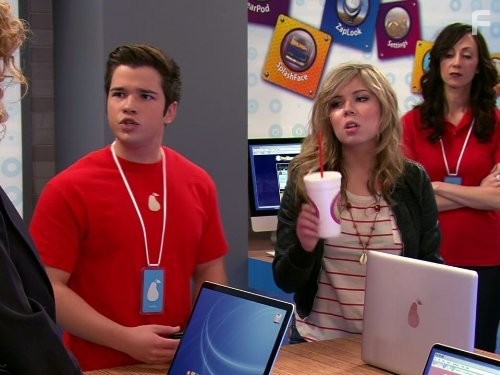 Nathan Kress and Jennette McCurdy in АйКарли (2007)